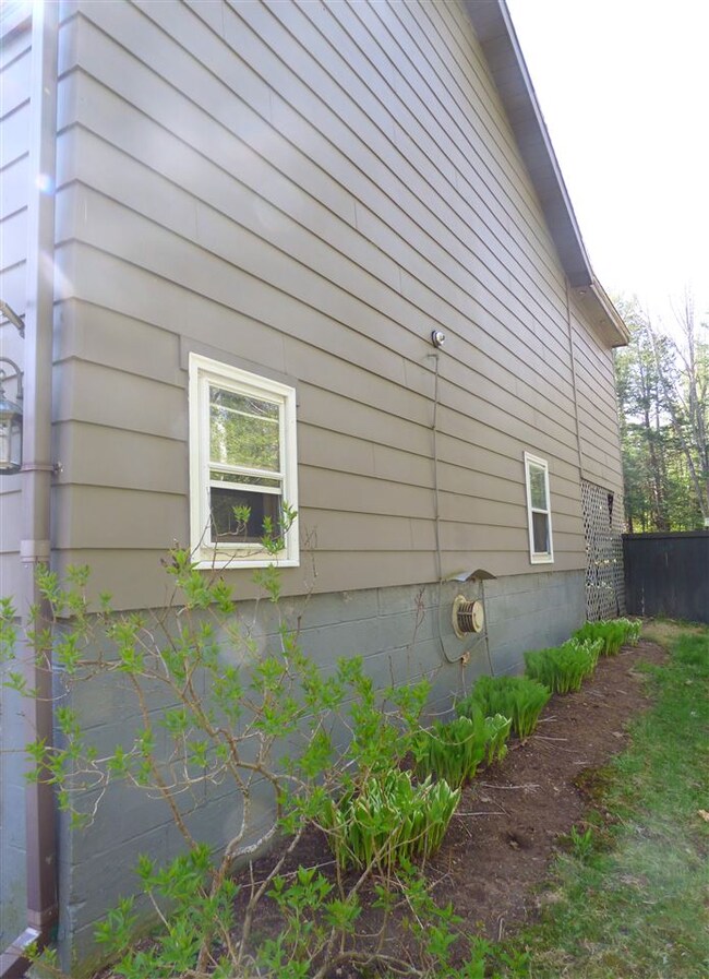 24 Amherst Dr, Center Barnstead, NH 03225 - photo 4