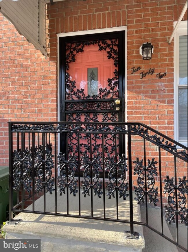 1042 Vine St, Baltimore, MD 21223 - photo 3