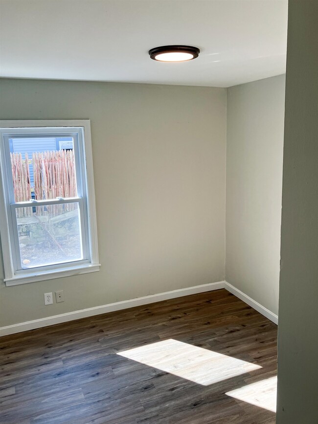 90-92 Tolles St, Nashua, NH 03064 - photo 6