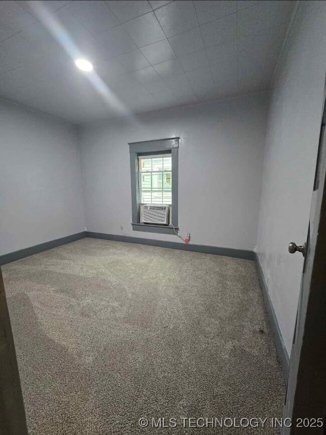 724 E Moses St, Cushing, OK 74023 - photo 5