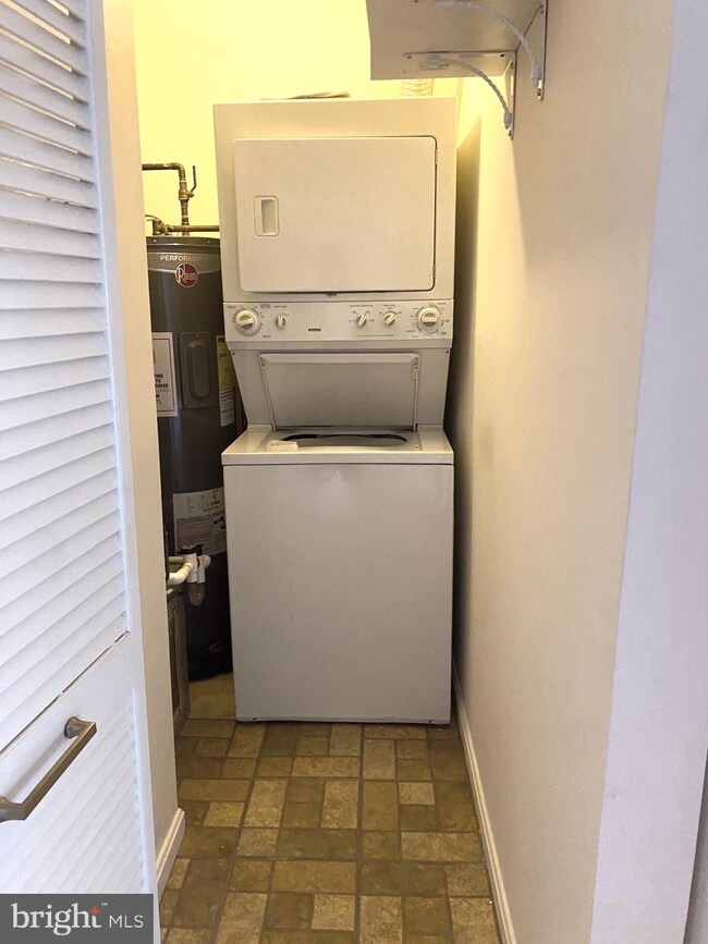 1603 Carriage House Terrace unit E, Silver Spring, MD 20904 - photo 7