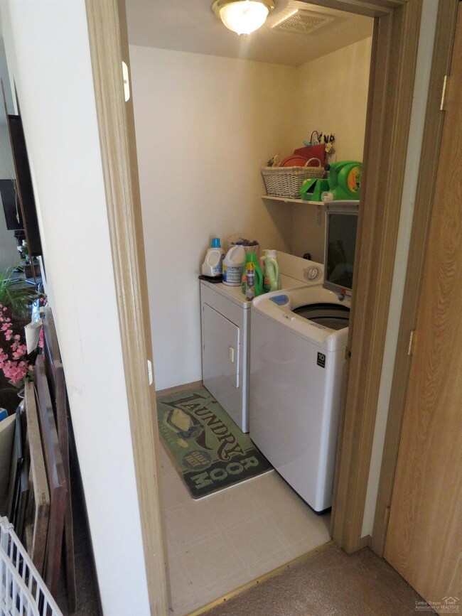 1127 SW 17th St, Redmond, OR 97756 - photo 5