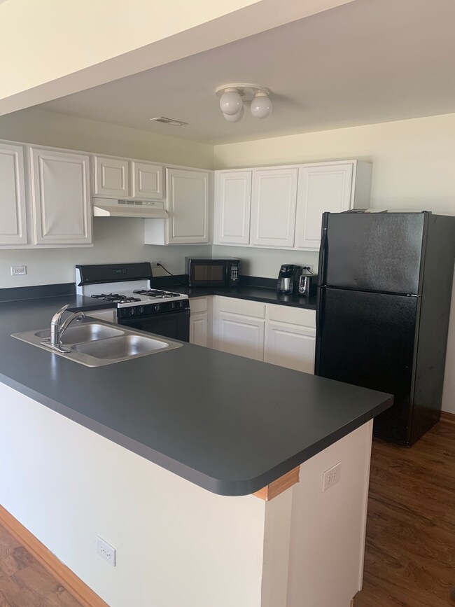 979 Symphony Dr unit 2223, Aurora, IL 60504 - photo 5