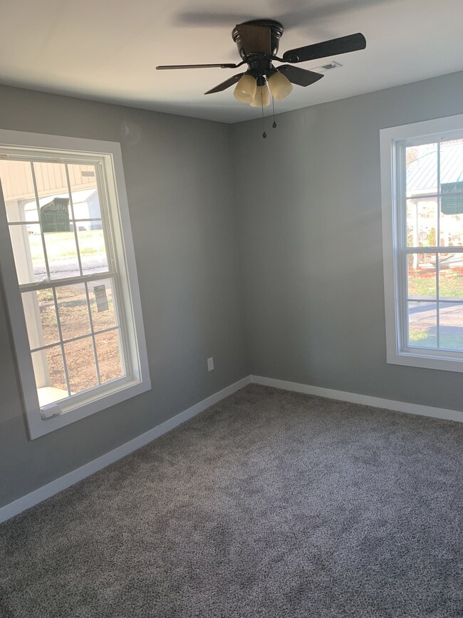 209 Shelbyville Mills Rd, Shelbyville, TN 37160 - photo 6