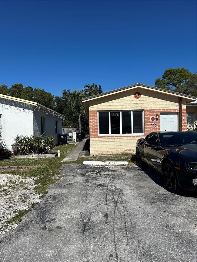 205 SE 22nd St unit 4, Fort Lauderdale, FL 33316 - photo 2