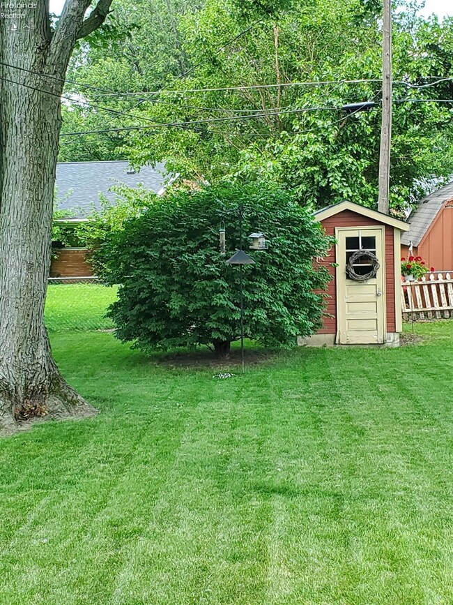 318 Warrington Ave, Findlay, OH 45840 - photo 5