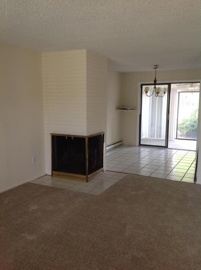 38C Haddon Living room