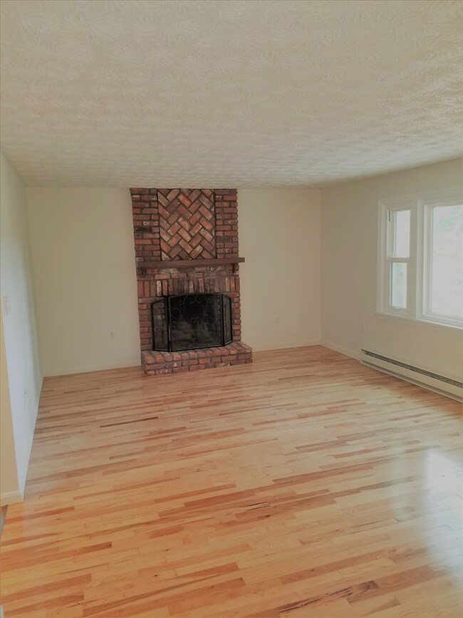 95 Auburn Rd, Londonderry, NH 03053 - photo 7