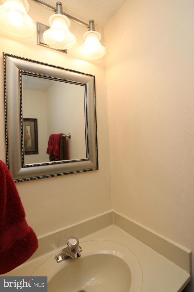 9609 Glendower Ct, Laurel, MD 20723 - photo 3