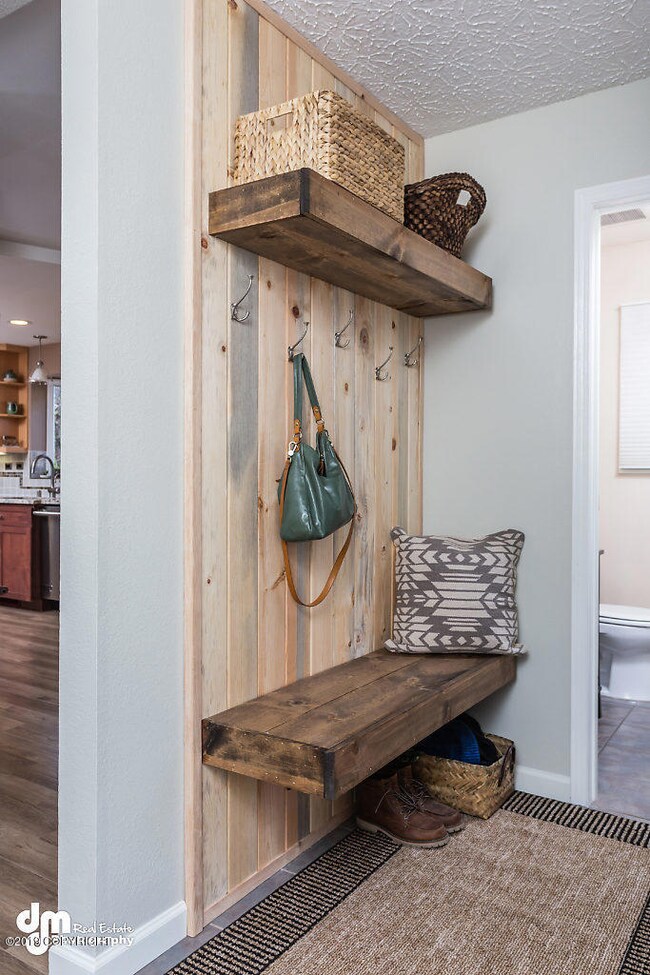 Entryway 2251-SMALL
