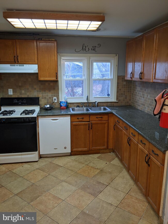 40 Snowflower Ln, Willingboro, NJ 08046 - photo 3