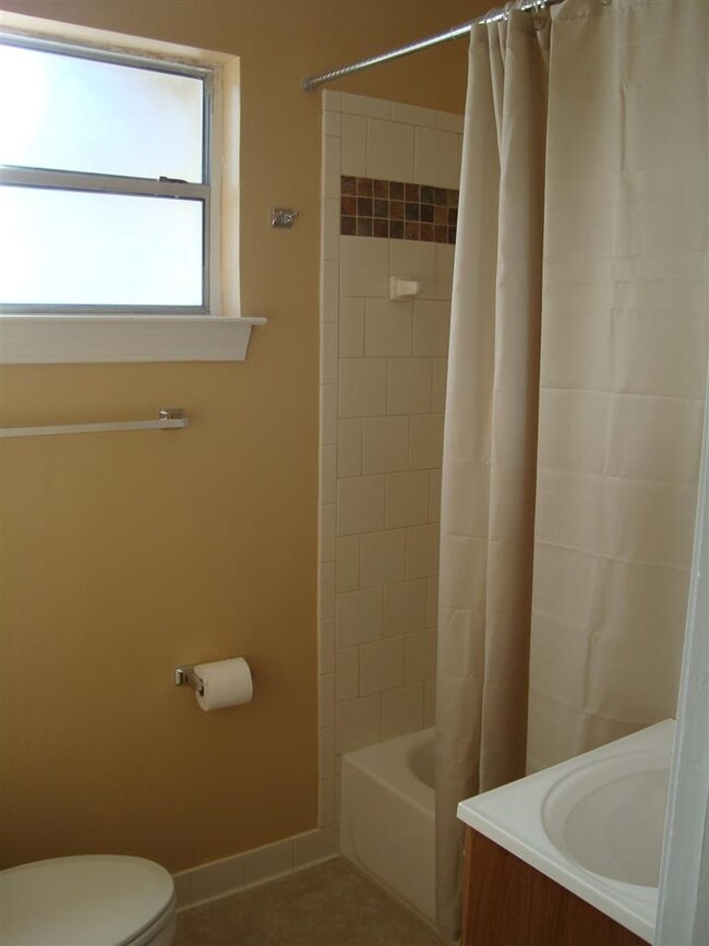 Bath/Shower combo and tile floors