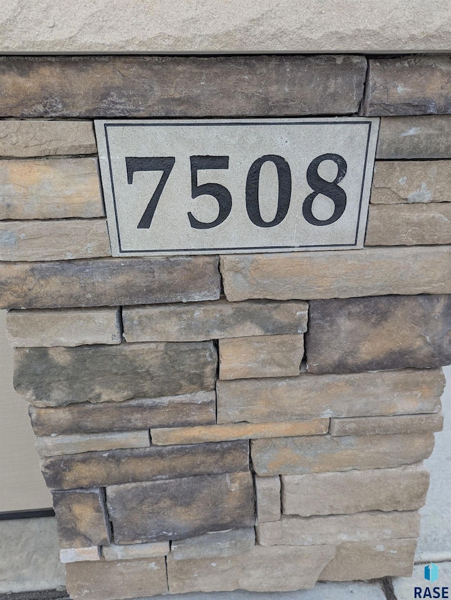 7508 W Flowerfields Place, Sioux Falls, SD 57106 - photo 2