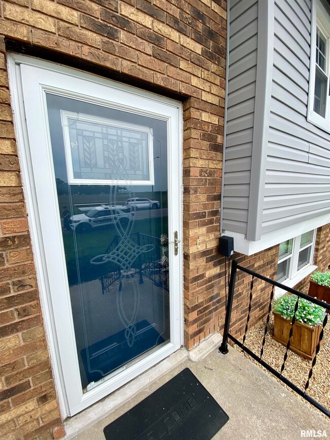 870 S Maple St, Virginia, IL 62691 - photo 4