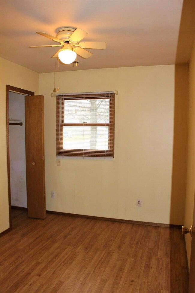 516 W Elm St, Griffith, IN 46319 - photo 6