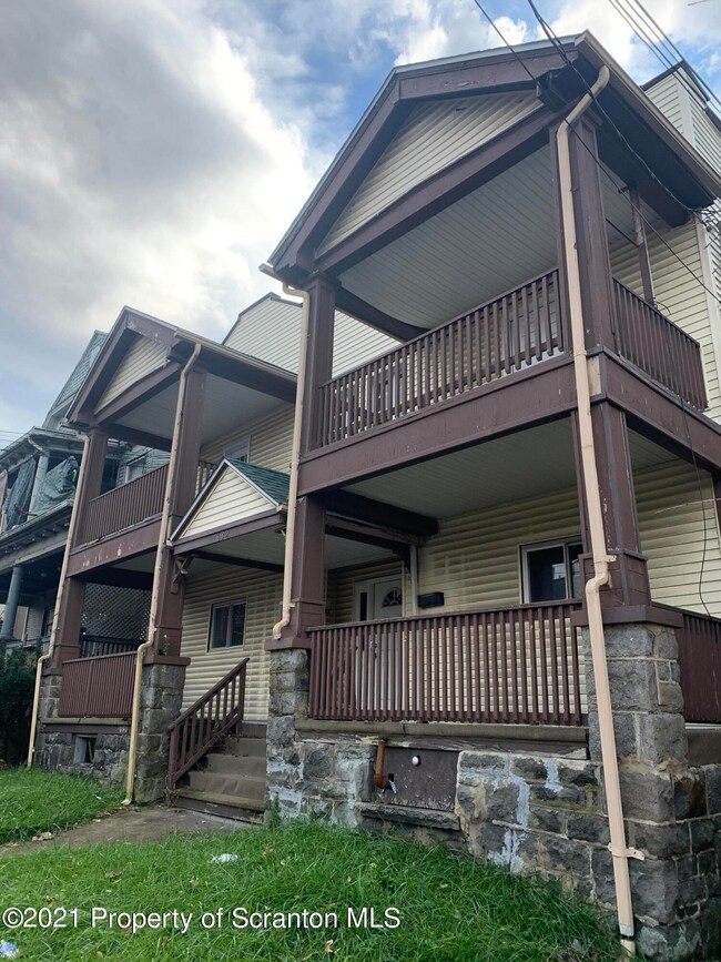 632 Moosic St, Scranton, PA 18505 - photo 3