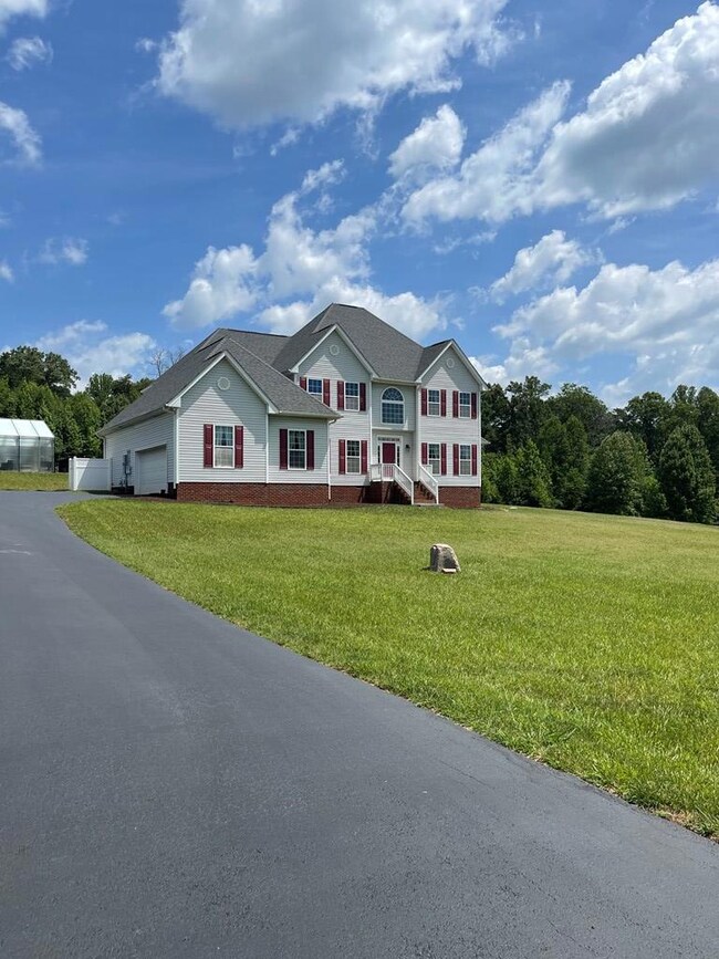 201 Tree Ct, Danville, VA 24541 - photo 2