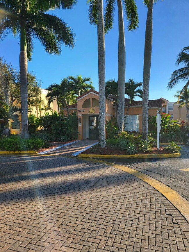 6296 NW 186th St unit 210, Hialeah, FL 33015 - photo 6