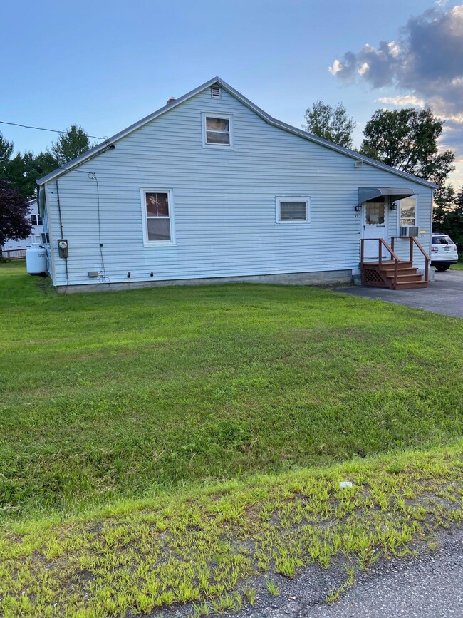21 Pooler Ave, Skowhegan, ME 04976 - photo 5