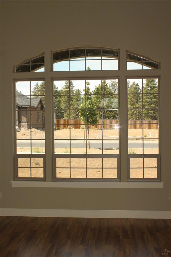 60963 SE Miles Ct, Bend, OR 97702 - photo 5