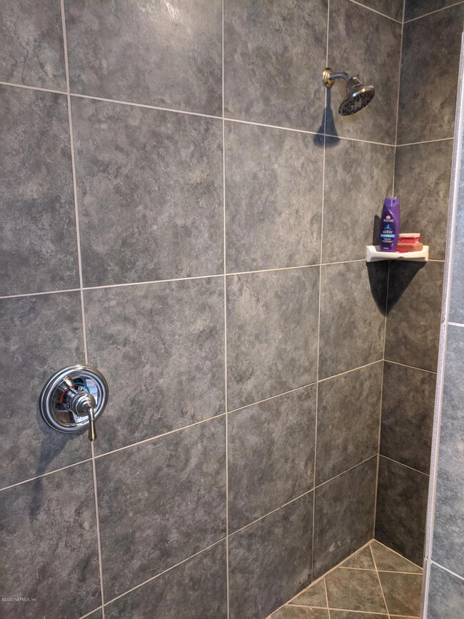 Grande Oaks owner's shower
