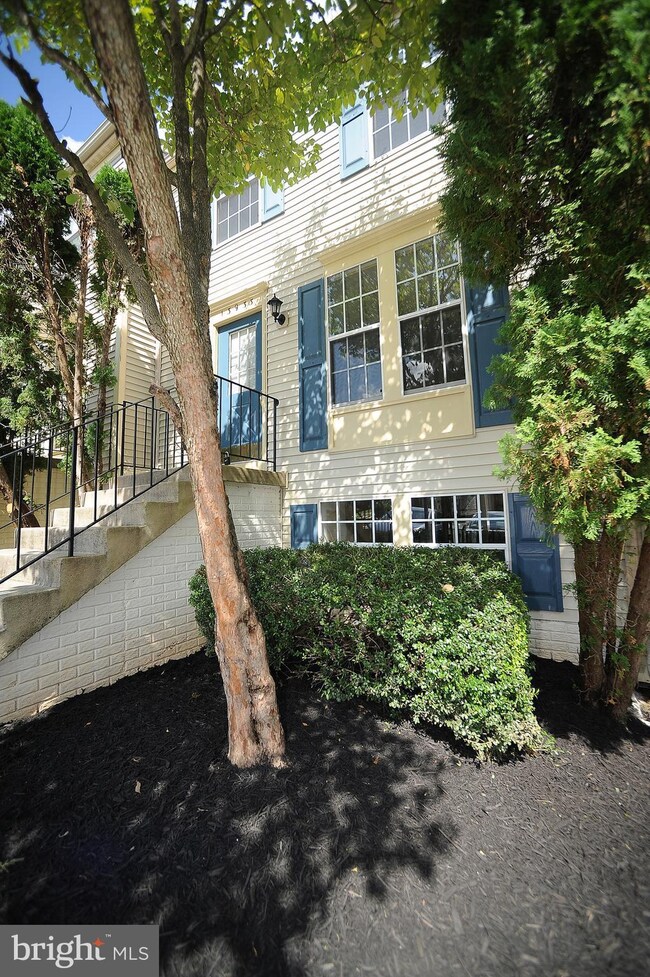 13933 Winding Ridge Ln, Centreville, VA 20121 - photo 4