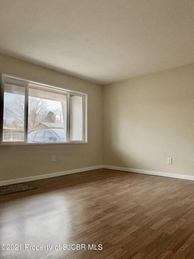 5A364D8B-2CD4-4F57-9946-1B041DE4B451_1_2