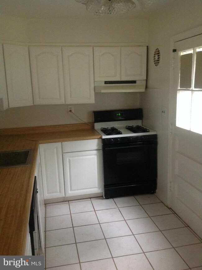 5373 Blaine St NE, Washington, DC 20019 - photo 2