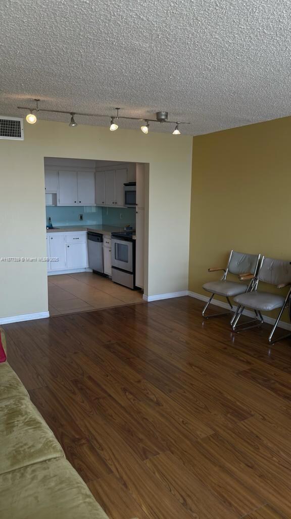 Crestview Towers unit 906, North Miami Beach, FL 33162 - photo 3