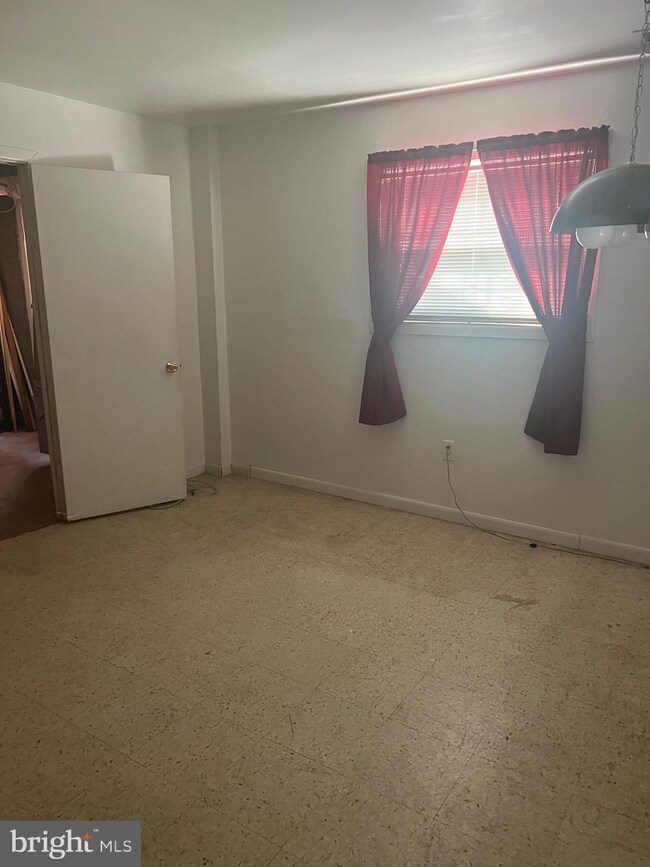 6415 Valley Park Rd, Capitol Heights, MD 20743 - photo 3