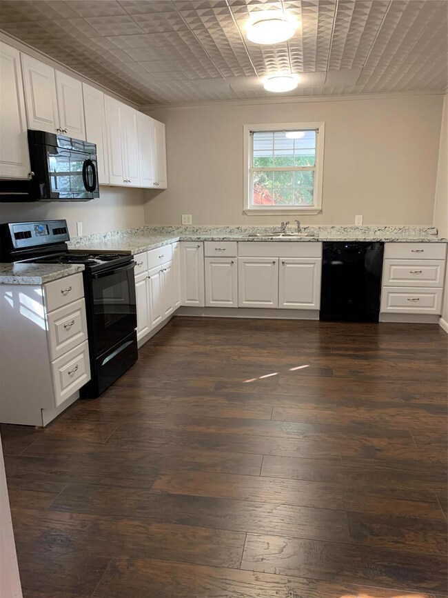 1506 W Hull St, Denison, TX 75020 - photo 2