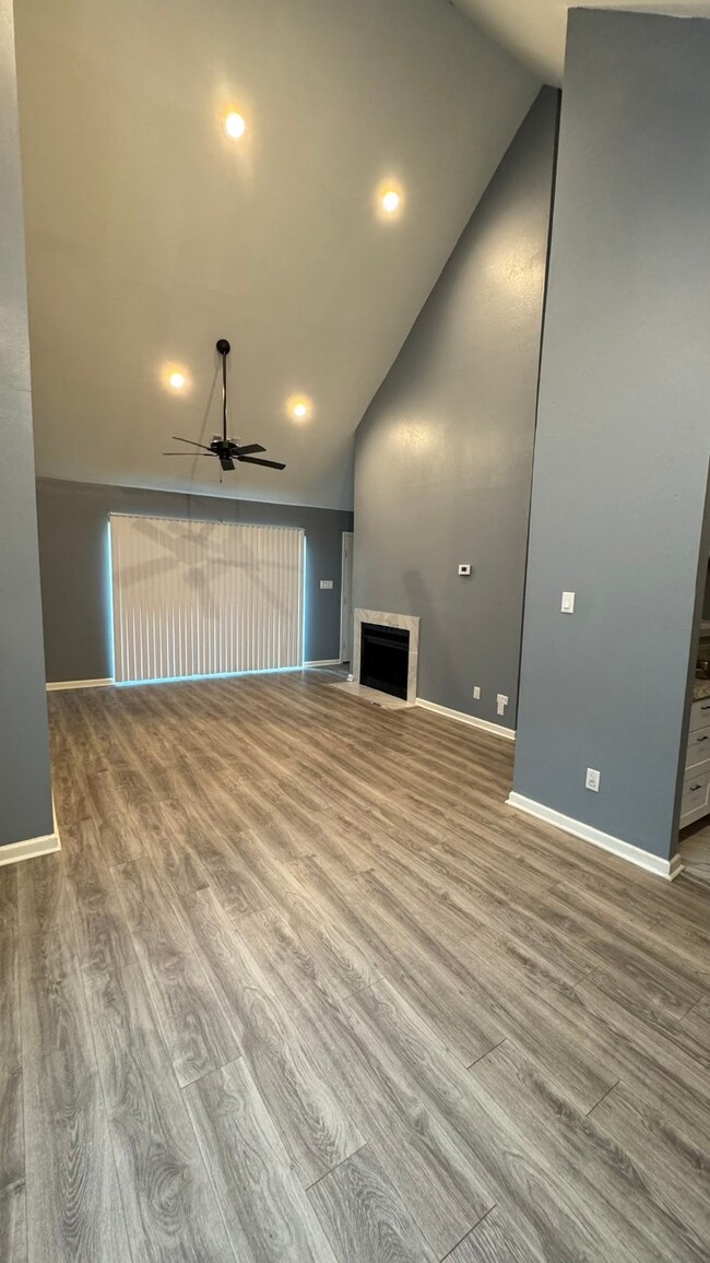 14550 Fonmeadow Dr unit 900, Houston, TX 77035 - photo 4