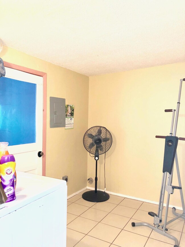 8273 Broadway Dr, El Paso, TX 79915 - photo 7