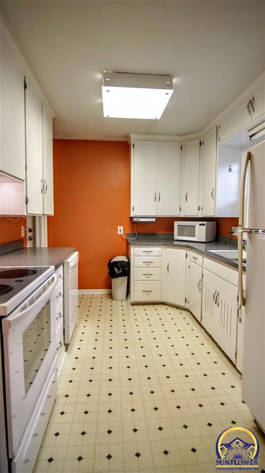 2316 SW 9th St, Topeka, KS 66606 - photo 3