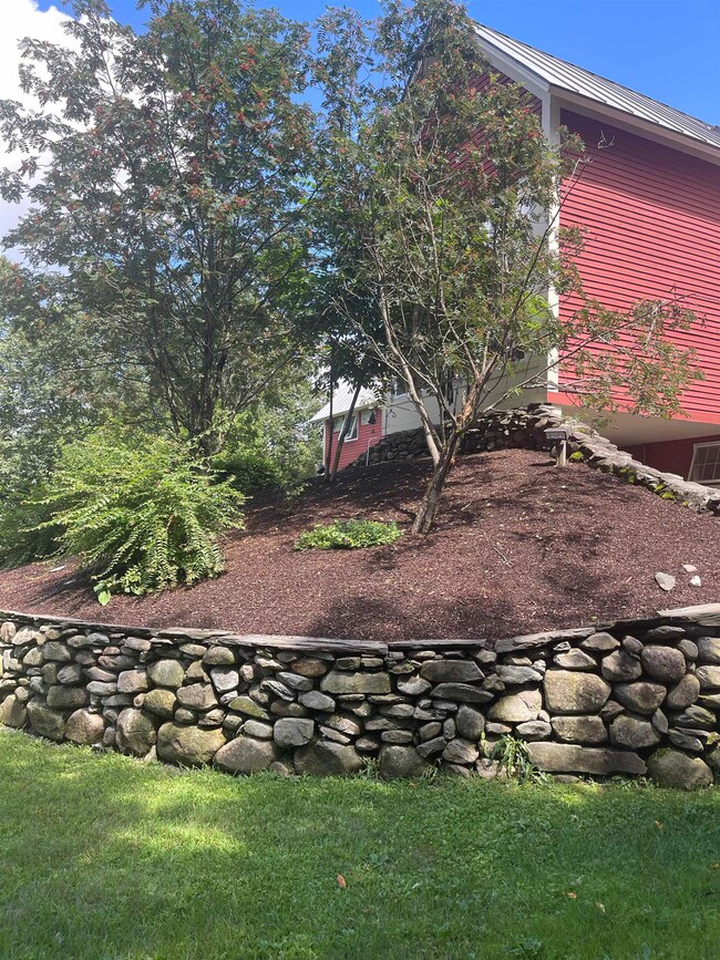 16 Hemlock Ridge Dr unit 301, White River Junction, VT 05001 - photo 2