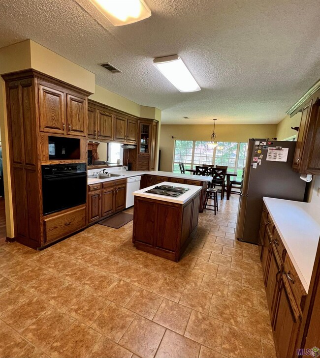 2031 W George St, Zachary, LA 70791 - photo 2