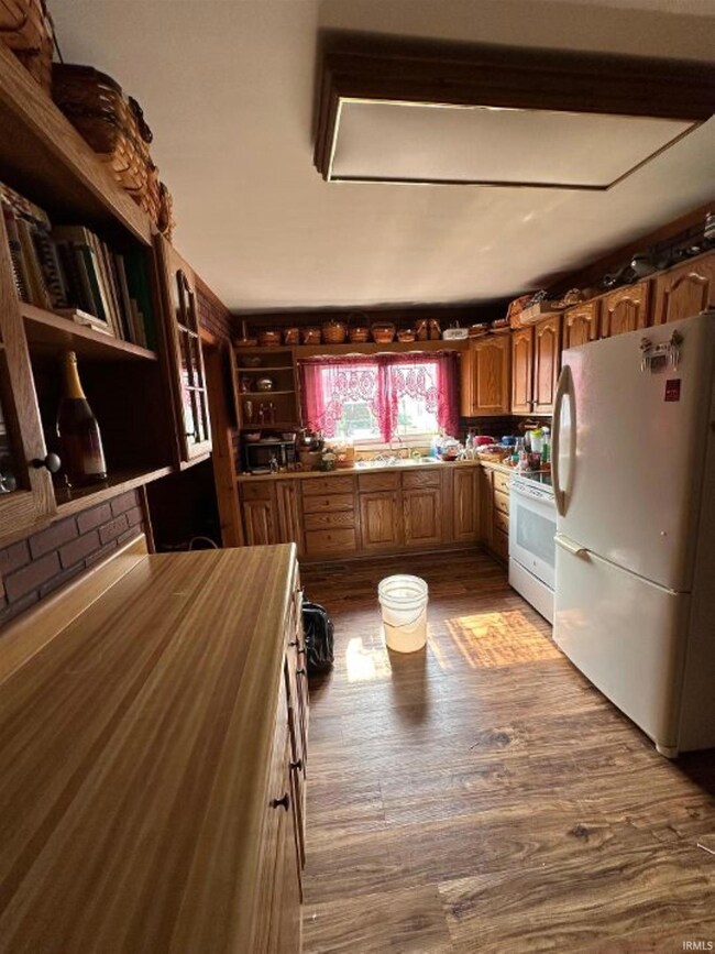 910 A St SE, Linton, IN 47441 - photo 6