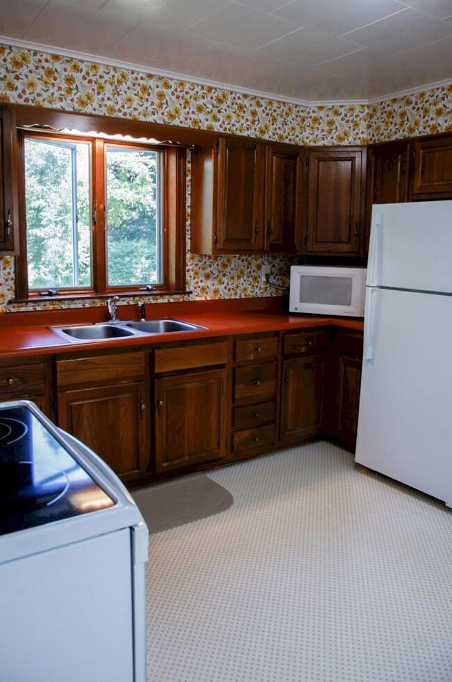 13 Mitchell St, Skowhegan, ME 04976 - photo 7