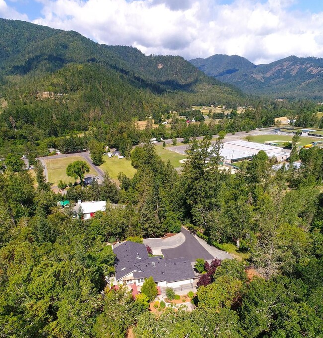 1700 E Evans Creek Rd, Rogue River, OR 97537 - photo 3