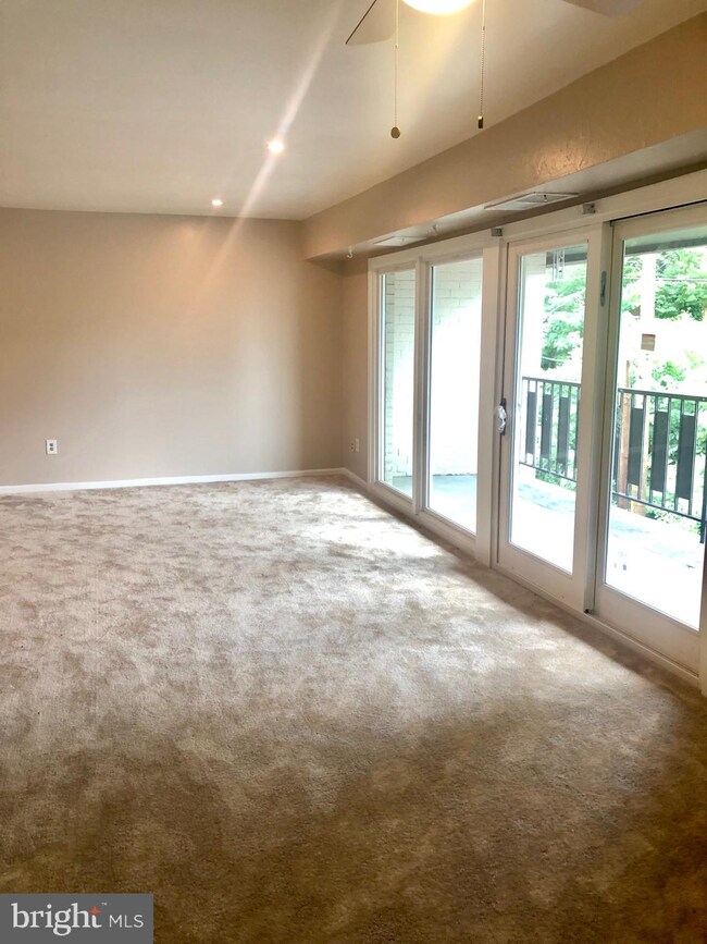 3130 Brinkley Rd unit 301, Temple Hills, MD 20748 - photo 3