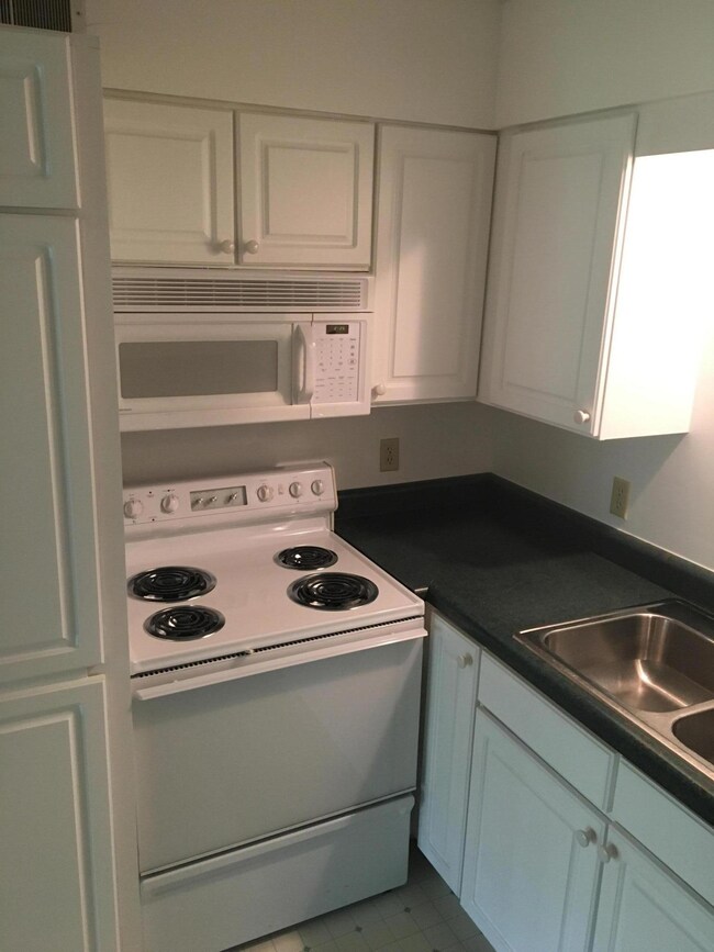 kitchen 2--fairview