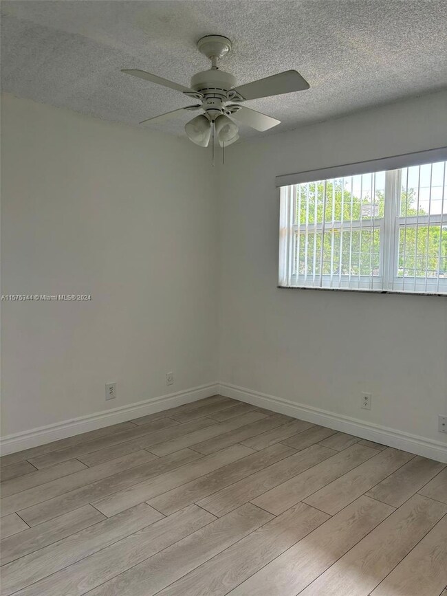 410 SE 4th Ave unit 4, Hallandale Beach, FL 33009 - photo 7