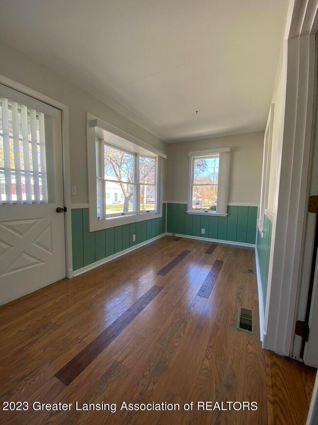 1315 Berten St, Lansing, MI 48910 - photo 6