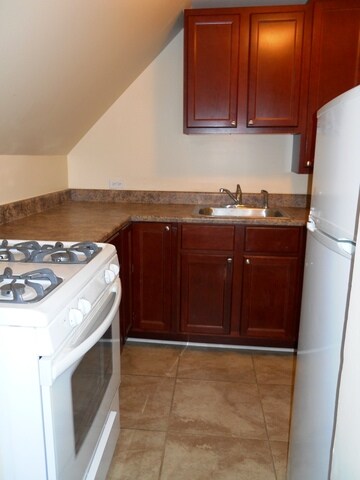 613 Washington St unit 4, Waukegan, IL 60085 - photo 3