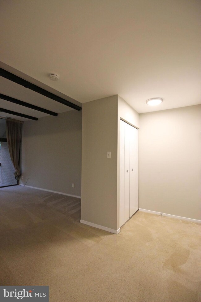 1662 Parkcrest Cir unit 400, Reston, VA 20190 - photo 3