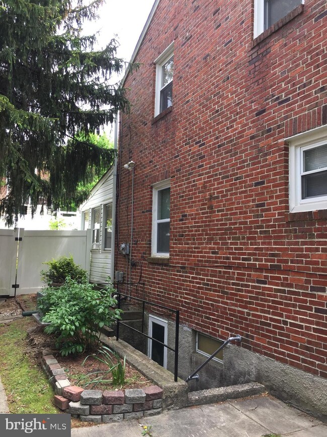 3708 Eastwood Dr, Baltimore, MD 21206 - photo 3