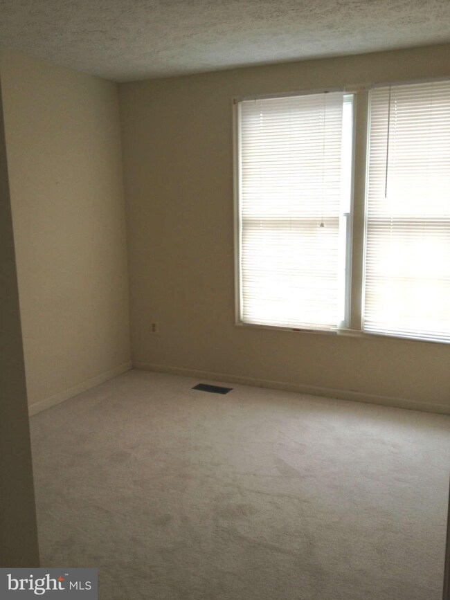 13238 Custom House Ct, Fairfax, VA 22033 - photo 3