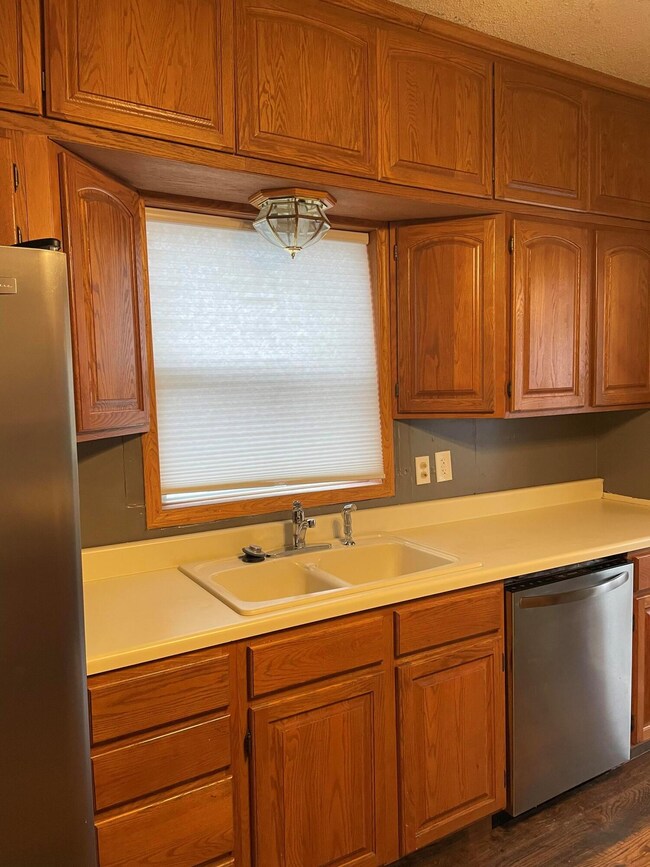 708 W Summit Ave, Shenandoah, IA 51601 - photo 7