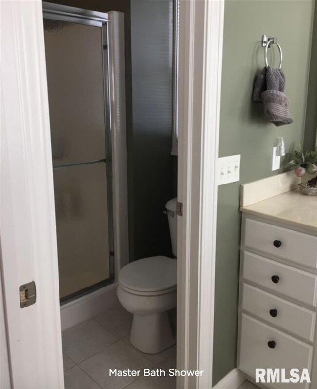 1955 W 53rd St, Davenport, IA 52806 - photo 3