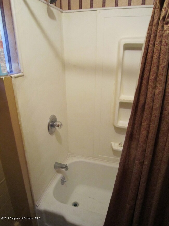 508 Johnson St, Dickson City, PA 18519 - photo 5